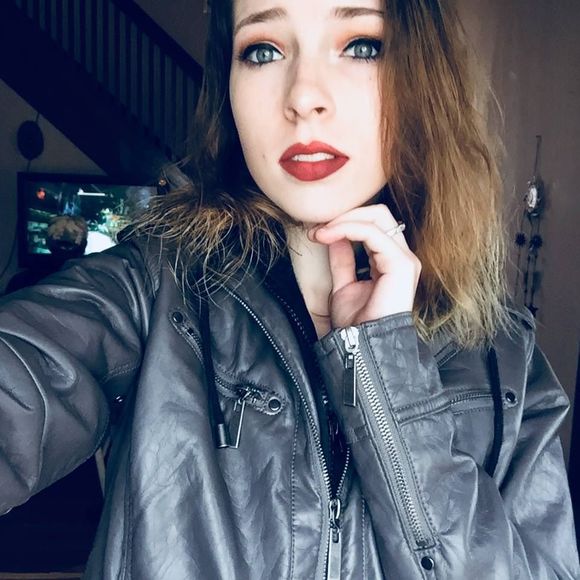 Meet your Posher, Haley - Picture 1 of 1